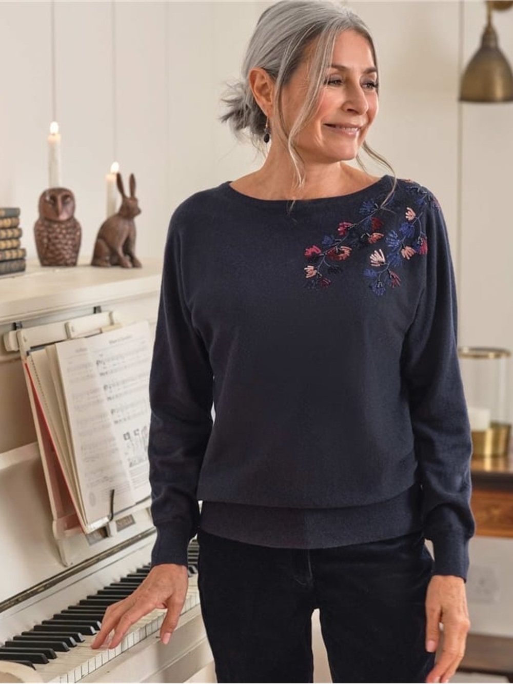 Woolovers Boat Neck Embellished Floral Jumper Blouse Size Small Navy Blue